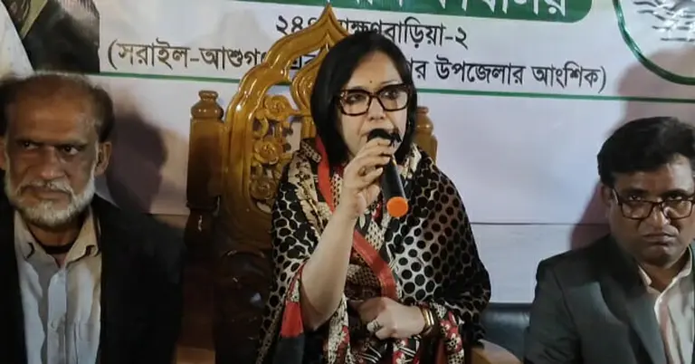 কথা বলছেন রুমিন ফারহানা